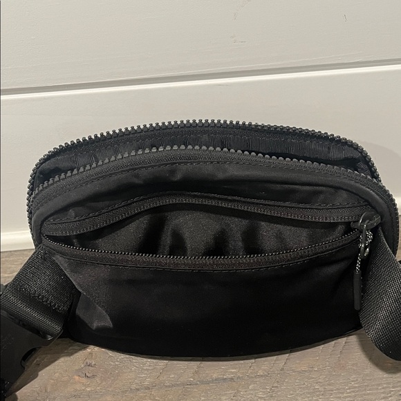 lululemon athletica Black Belt Bag - Picture 4 of 5